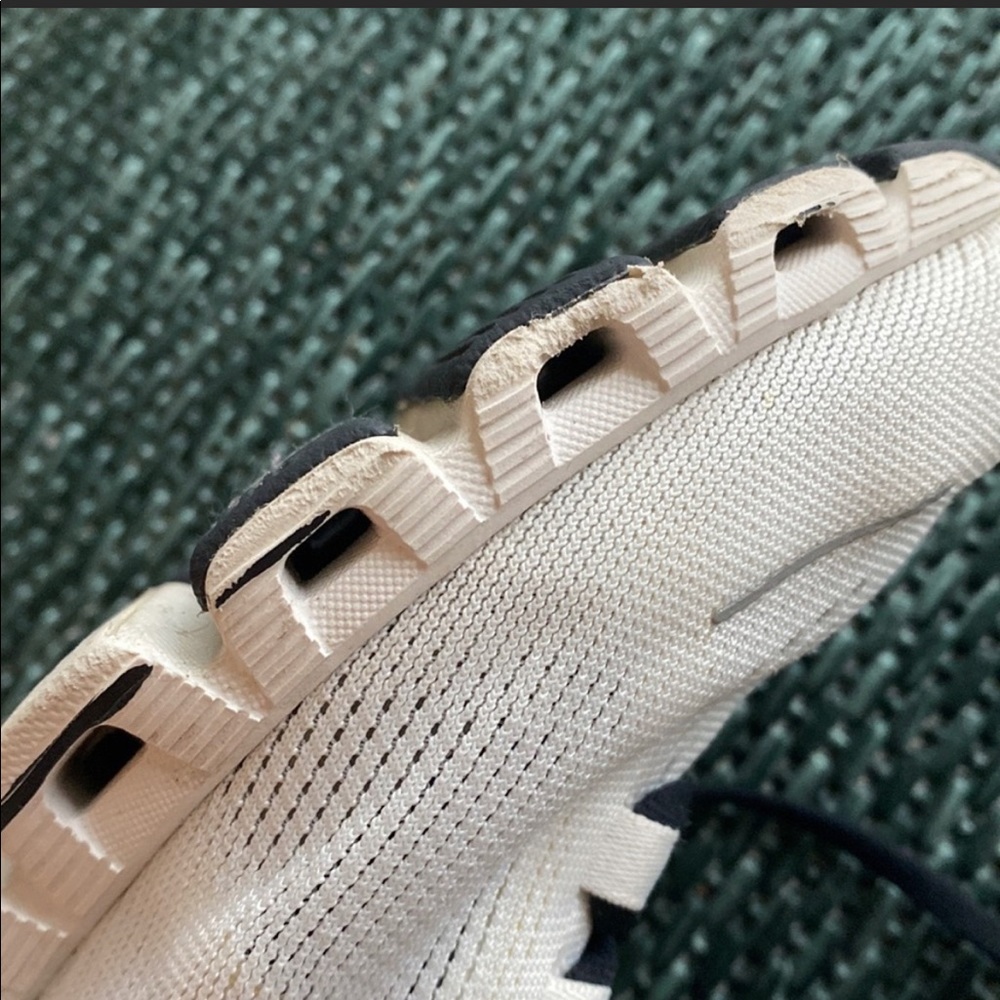 Women’s On Running Cloud Shoes - Picture 4 of 10